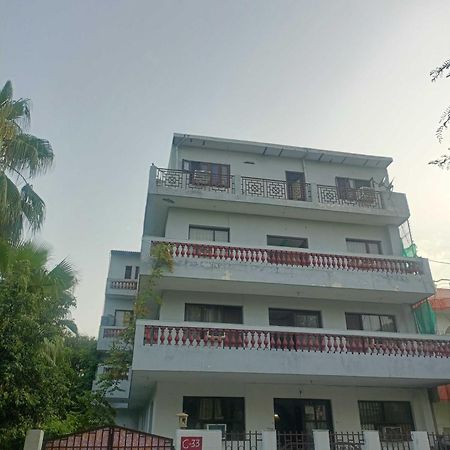 Oyo Metro View Residency Near Snow World Hotel Noida Ngoại thất bức ảnh