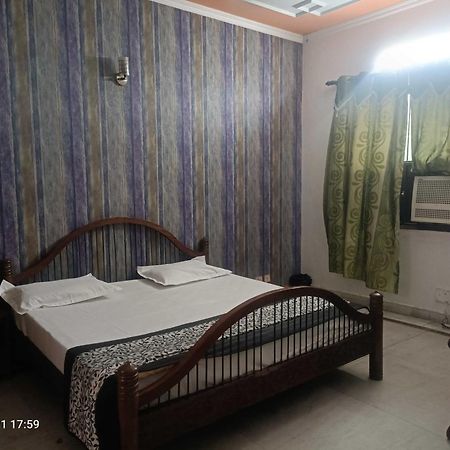 Oyo Metro View Residency Near Snow World Hotel Noida Ngoại thất bức ảnh