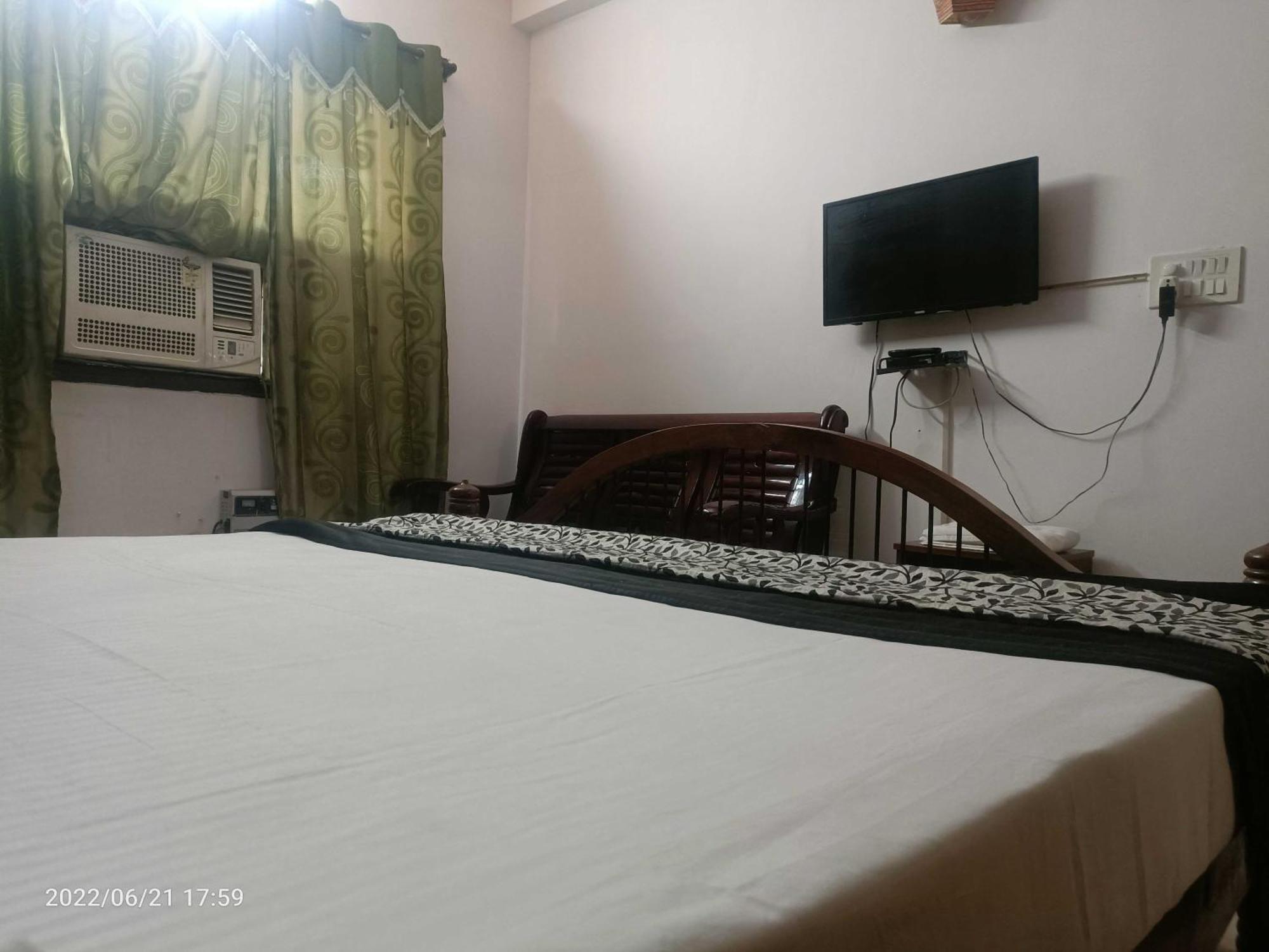 Oyo Metro View Residency Near Snow World Hotel Noida Ngoại thất bức ảnh