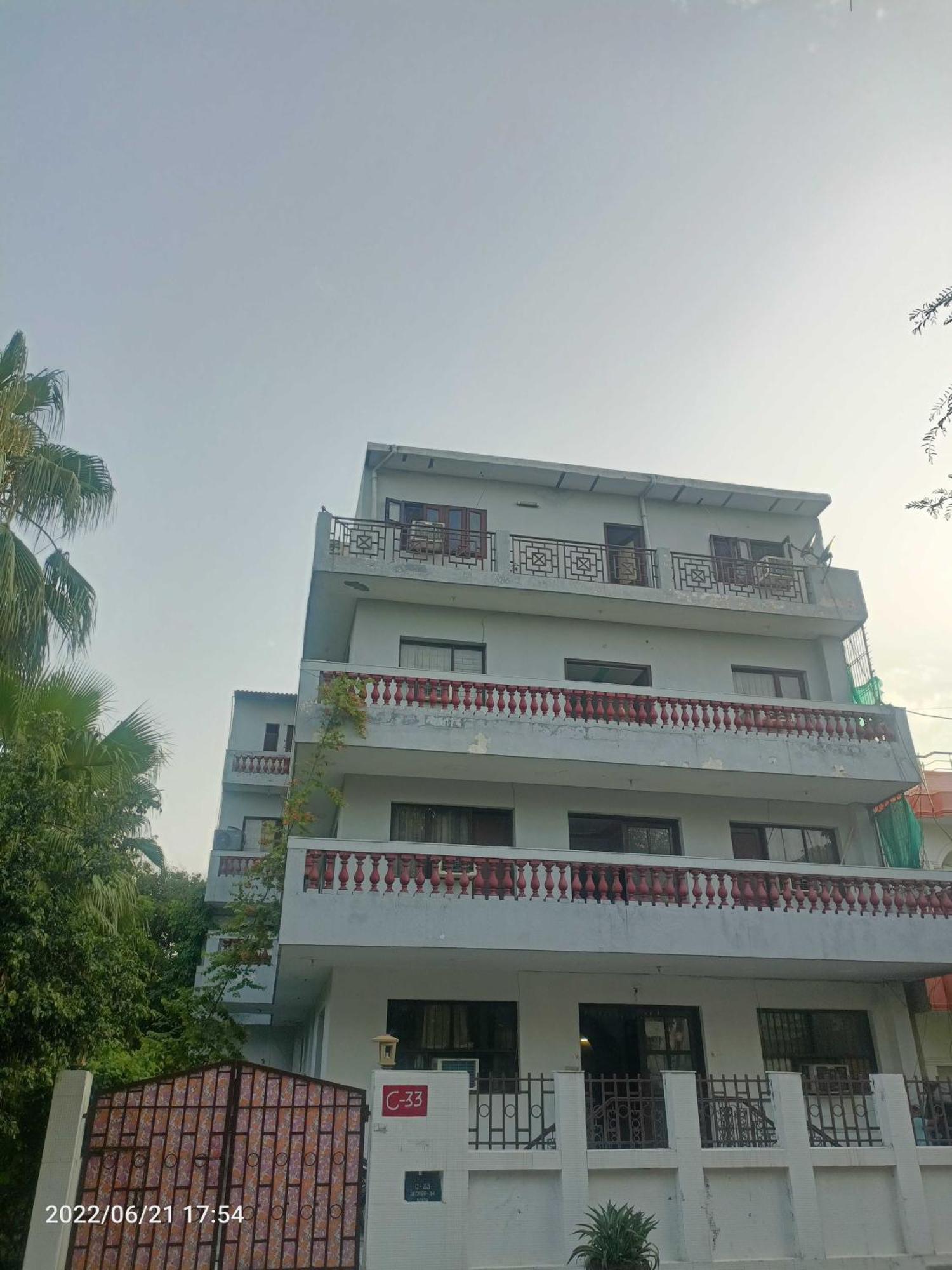 Oyo Metro View Residency Near Snow World Hotel Noida Ngoại thất bức ảnh