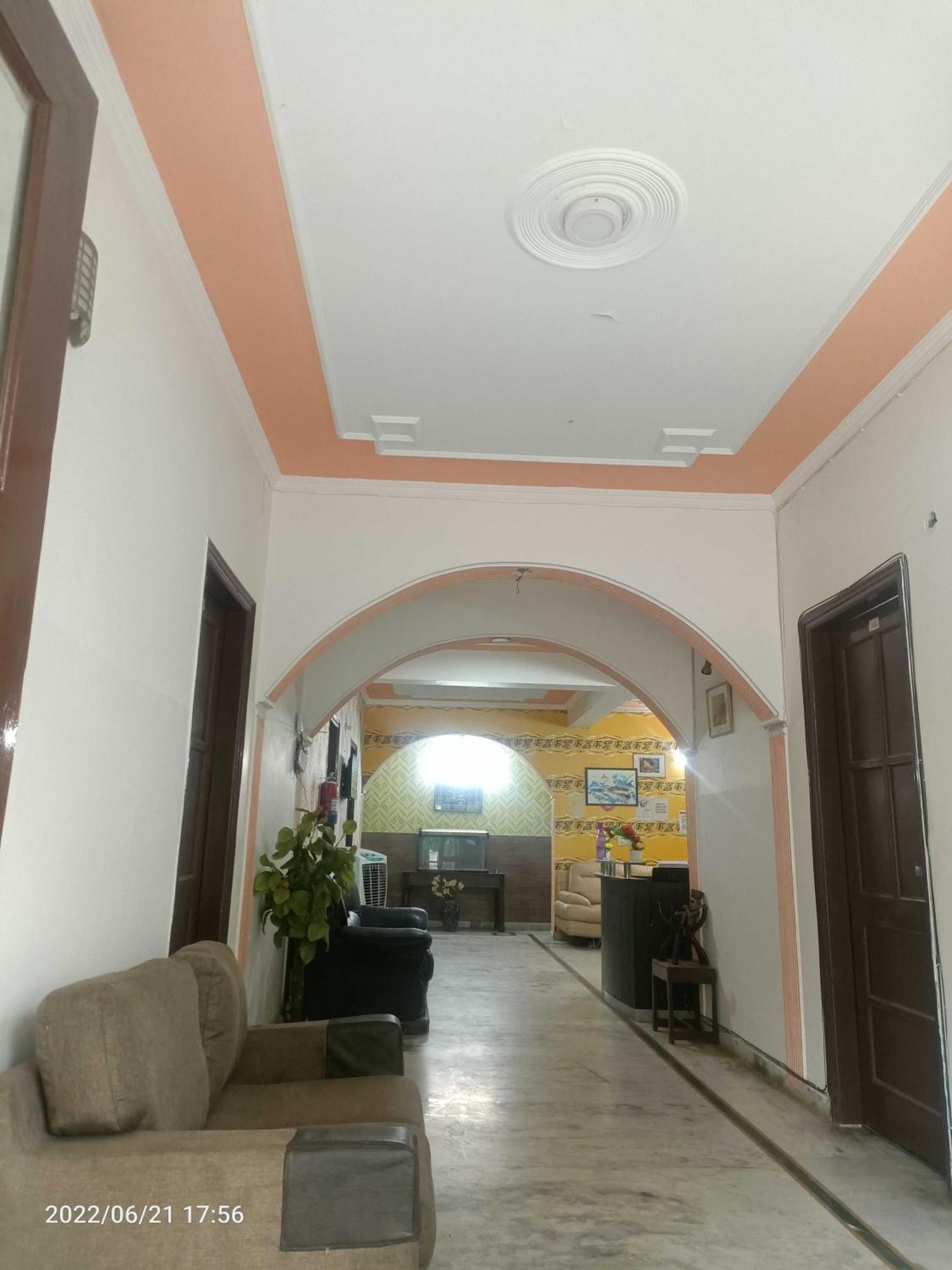 Oyo Metro View Residency Near Snow World Hotel Noida Ngoại thất bức ảnh