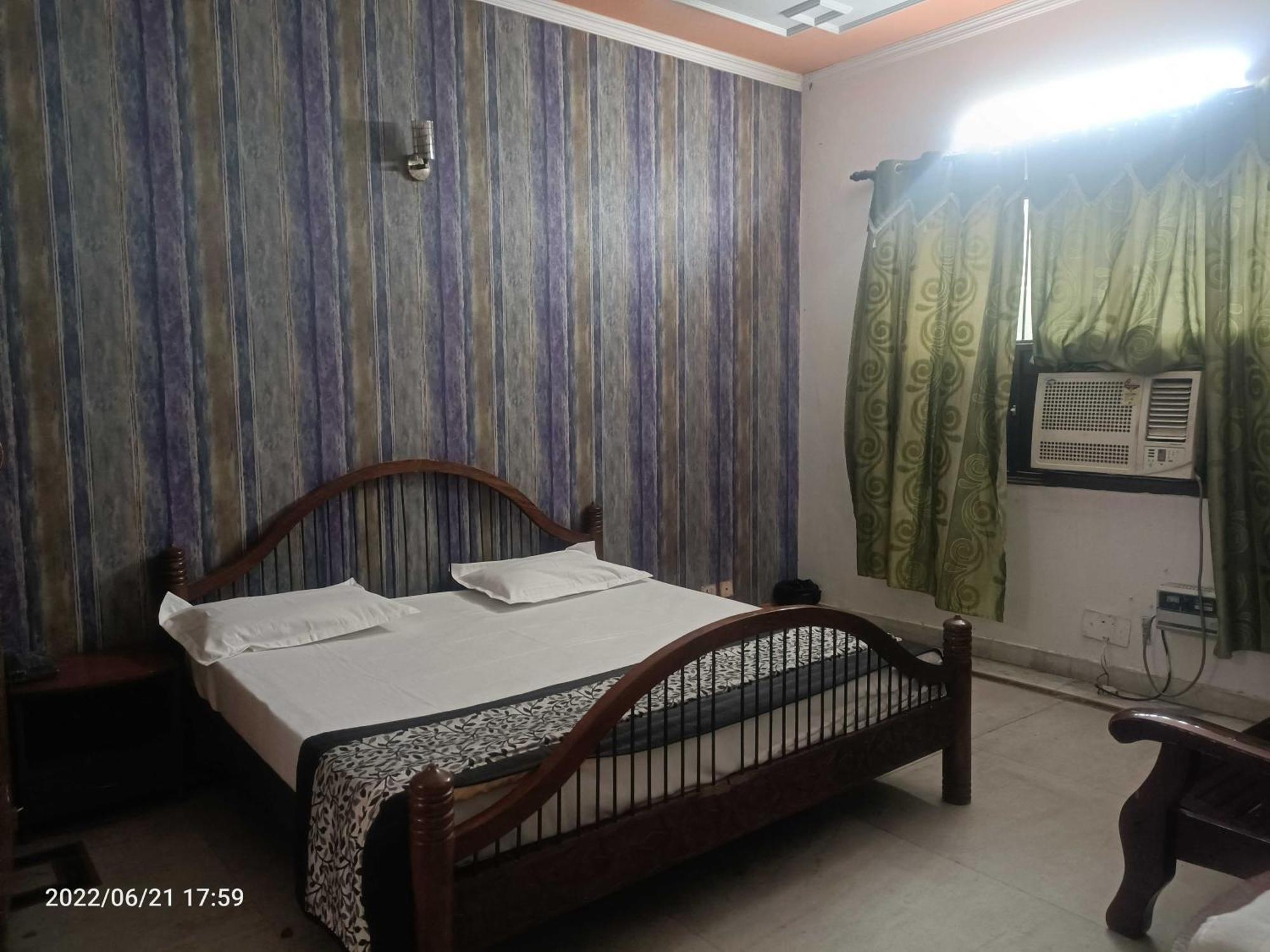 Oyo Metro View Residency Near Snow World Hotel Noida Ngoại thất bức ảnh