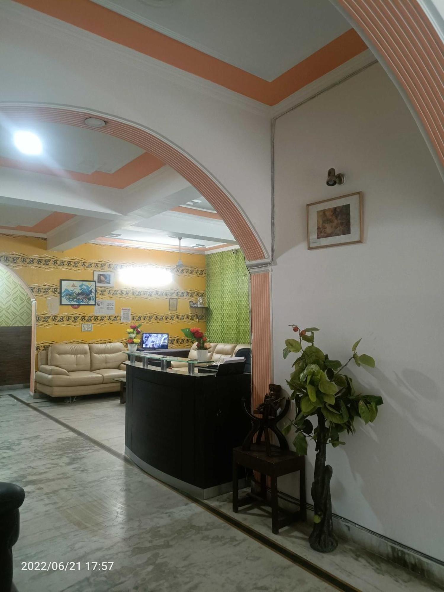 Oyo Metro View Residency Near Snow World Hotel Noida Ngoại thất bức ảnh