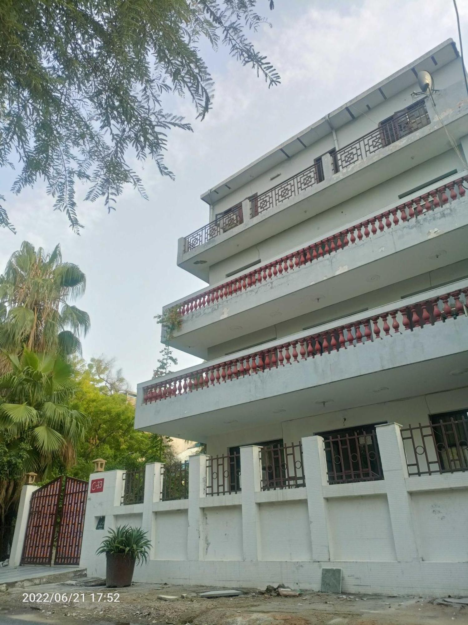 Oyo Metro View Residency Near Snow World Hotel Noida Ngoại thất bức ảnh