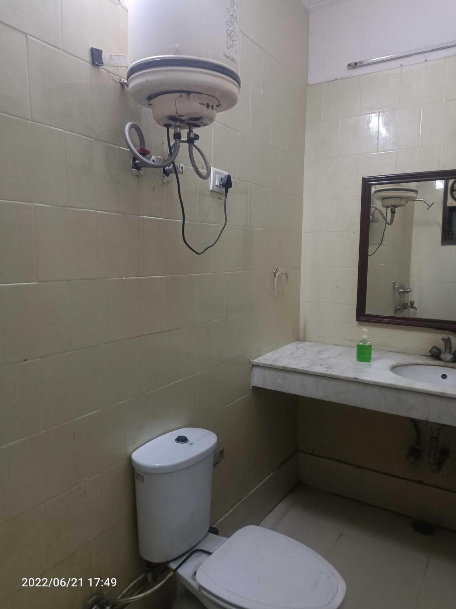Oyo Metro View Residency Near Snow World Hotel Noida Ngoại thất bức ảnh