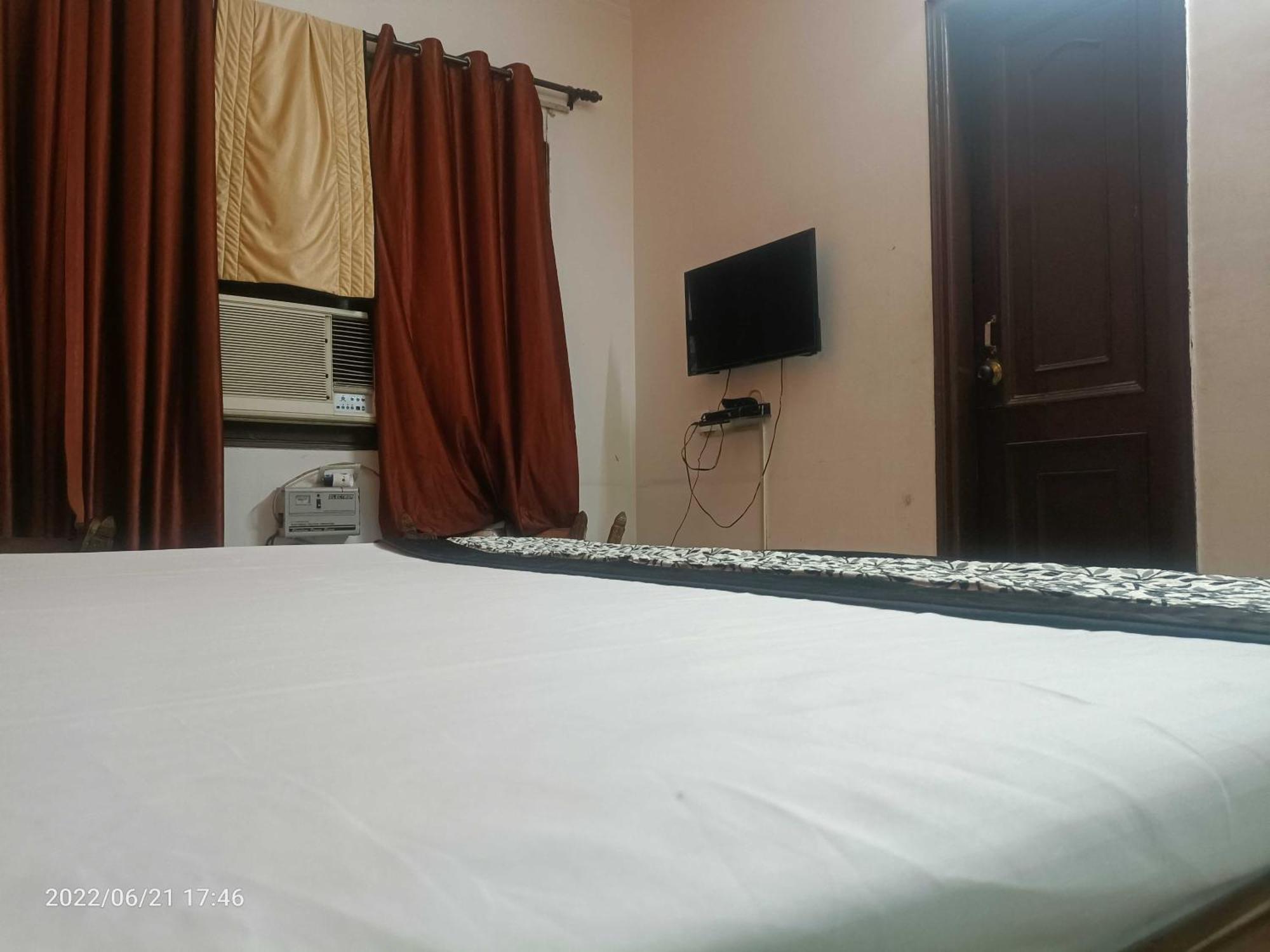 Oyo Metro View Residency Near Snow World Hotel Noida Ngoại thất bức ảnh