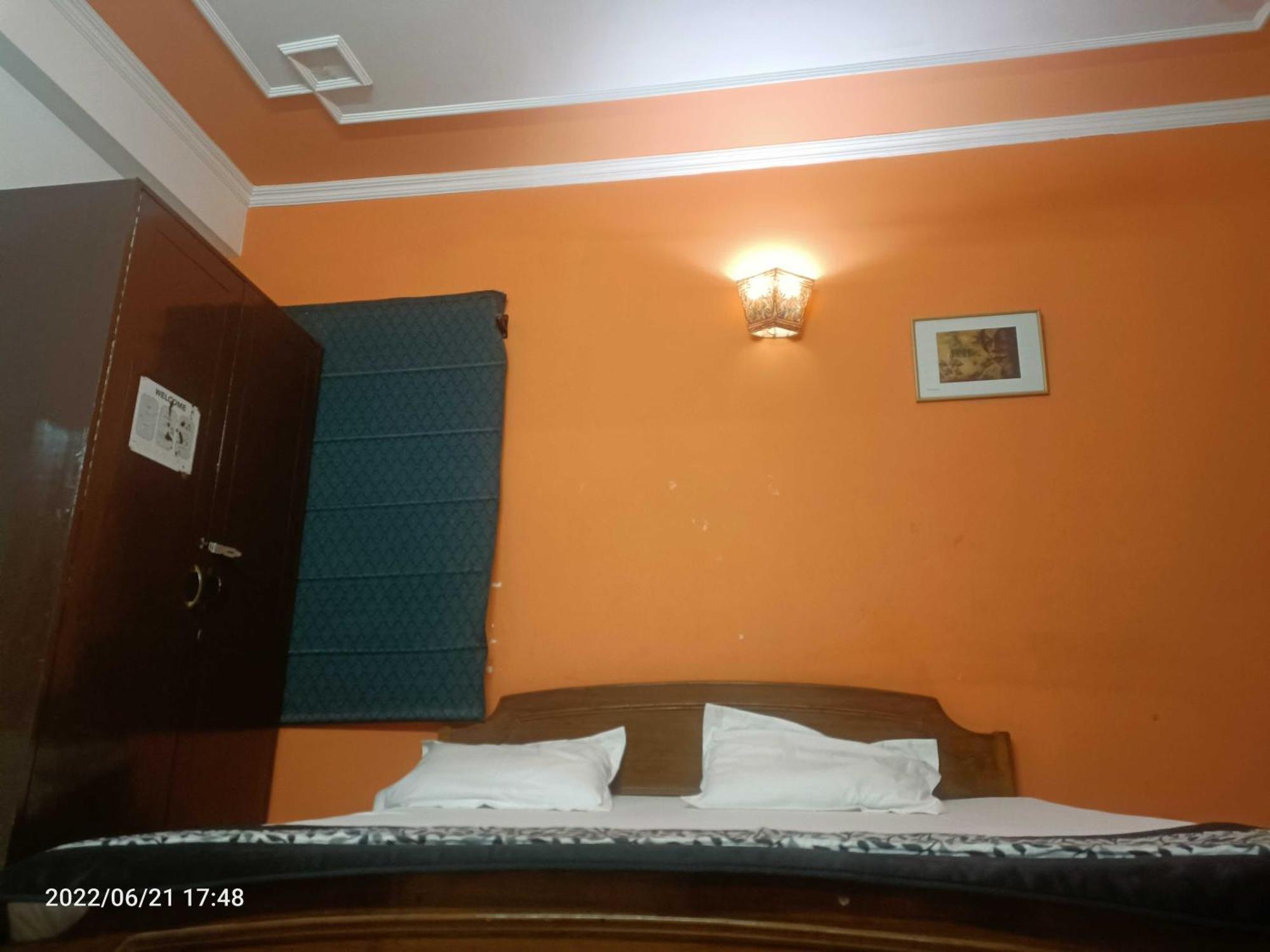 Oyo Metro View Residency Near Snow World Hotel Noida Ngoại thất bức ảnh
