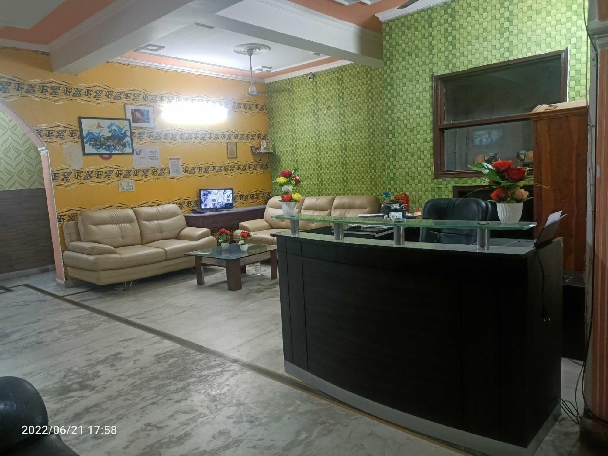 Oyo Metro View Residency Near Snow World Hotel Noida Ngoại thất bức ảnh